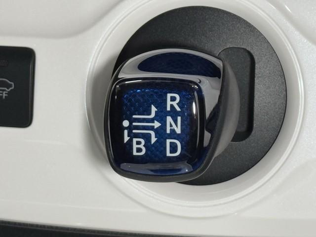 プリウス Ａプレミアム　ツーリングセレクション　横滑り防止機能　皮シート　運転席パワーシート　エアコン　１オナ　パワーウィンドウ　ナビ＆ＴＶ　アイドリングストップ　ＬＥＤライト　盗難防止装置　スマートキー＆プッシュスタート　キーレス　ＥＴＣ　ＡＢＳ（13枚目）