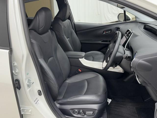 プリウス Ａプレミアム　ツーリングセレクション　横滑り防止機能　皮シート　運転席パワーシート　エアコン　１オナ　パワーウィンドウ　ナビ＆ＴＶ　アイドリングストップ　ＬＥＤライト　盗難防止装置　スマートキー＆プッシュスタート　キーレス　ＥＴＣ　ＡＢＳ（18枚目）