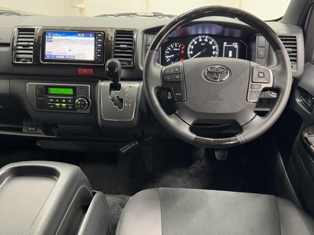 ハイエースバン スーパーＧＬ　ダークプライムＩＩ　ＬＥＤヘットライト　メモリーナビゲーション　ミュージックプレイヤー接続可　スマキー　ＡＢＳ　フルフラット　盗難警報装置　運転席エアバッグ　リアクーラー　ワンセグ　オートエアコン　パワーウインドウ（4枚目）