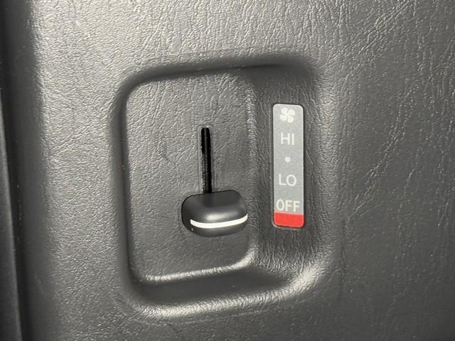 ハイエースバン スーパーＧＬ　ダークプライムＩＩ　ＬＥＤヘットライト　メモリーナビゲーション　ミュージックプレイヤー接続可　スマキー　ＡＢＳ　フルフラット　盗難警報装置　運転席エアバッグ　リアクーラー　ワンセグ　オートエアコン　パワーウインドウ（12枚目）