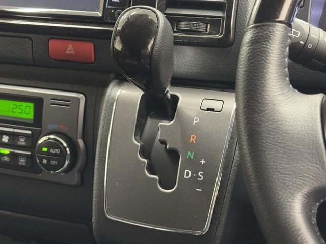 ハイエースバン スーパーＧＬ　ダークプライムＩＩ　ＬＥＤヘットライト　メモリーナビゲーション　ミュージックプレイヤー接続可　スマキー　ＡＢＳ　フルフラット　盗難警報装置　運転席エアバッグ　リアクーラー　ワンセグ　オートエアコン　パワーウインドウ（14枚目）