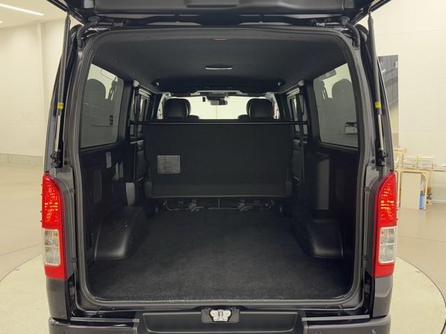 ハイエースバン スーパーＧＬ　ダークプライムＩＩ　ＬＥＤヘットライト　メモリーナビゲーション　ミュージックプレイヤー接続可　スマキー　ＡＢＳ　フルフラット　盗難警報装置　運転席エアバッグ　リアクーラー　ワンセグ　オートエアコン　パワーウインドウ（18枚目）