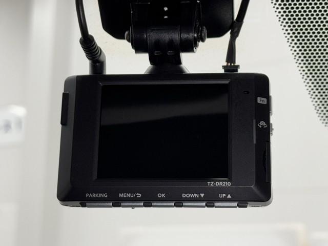 ハイエースバン ＤＸ　ＧＬパッケージ　リアエアコン　メモリナビ　ナビ＆ＴＶ　ワンセグＴＶ　バックモニター　横滑り防止装置　キーレスエントリー　エアコン　ＥＴＣ車載器　記録簿　パワステ　フロントパワーウインドウ　エアバック　セキュリティー（8枚目）