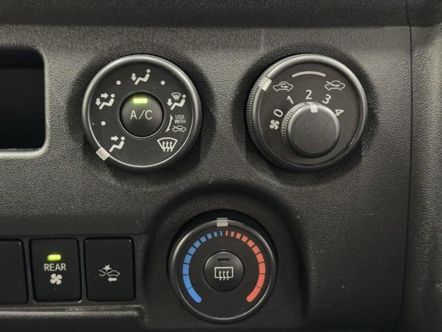 ハイエースバン ＤＸ　ＧＬパッケージ　リアエアコン　メモリナビ　ナビ＆ＴＶ　ワンセグＴＶ　バックモニター　横滑り防止装置　キーレスエントリー　エアコン　ＥＴＣ車載器　記録簿　パワステ　フロントパワーウインドウ　エアバック　セキュリティー（11枚目）