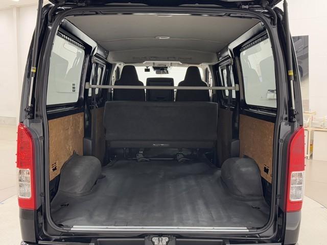 ハイエースバン ＤＸ　ＧＬパッケージ　リアエアコン　メモリナビ　ナビ＆ＴＶ　ワンセグＴＶ　バックモニター　横滑り防止装置　キーレスエントリー　エアコン　ＥＴＣ車載器　記録簿　パワステ　フロントパワーウインドウ　エアバック　セキュリティー（18枚目）