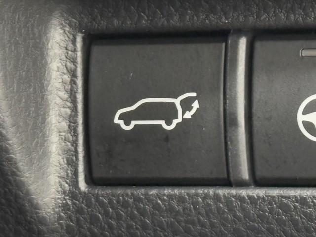 ハリアーハイブリッド Z レザーパッケージ パノラマサンルーフ 地デジ 横滑防止 盗難防止システム Bモニター 革 LEDライト パワーウィンドウ クルコン スマートキ- 助手席エアバック パワーシート エアバッグ 点検記録簿 オートエアコン(18枚目)