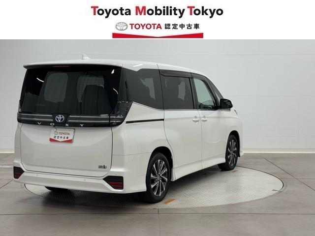 ヴォクシー ハイブリッドＳ－Ｚ　パワーウィンドウ　ＤＶＤ再生機能　インテリキー　横滑防止装置　地デジＴＶ　アクティブクルーズコントロール　１オナ　フルオートエアコン　リアカメラ　エアバッグ　ＡＢＳ　１００Ｖ充電　ナビＴＶ　ＷＡＣ（2枚目）