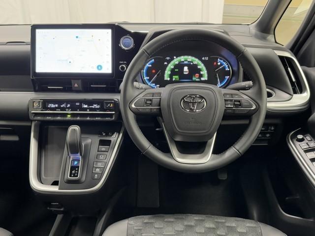 ヴォクシー ハイブリッドＳ－Ｚ　パワーウィンドウ　ＤＶＤ再生機能　インテリキー　横滑防止装置　地デジＴＶ　アクティブクルーズコントロール　１オナ　フルオートエアコン　リアカメラ　エアバッグ　ＡＢＳ　１００Ｖ充電　ナビＴＶ　ＷＡＣ（4枚目）