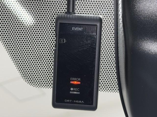 ヴォクシー ハイブリッドＳ－Ｚ　パワーウィンドウ　ＤＶＤ再生機能　インテリキー　横滑防止装置　地デジＴＶ　アクティブクルーズコントロール　１オナ　フルオートエアコン　リアカメラ　エアバッグ　ＡＢＳ　１００Ｖ充電　ナビＴＶ　ＷＡＣ（9枚目）