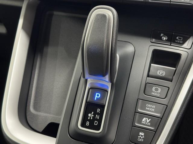 ヴォクシー ハイブリッドＳ－Ｚ　パワーウィンドウ　ＤＶＤ再生機能　インテリキー　横滑防止装置　地デジＴＶ　アクティブクルーズコントロール　１オナ　フルオートエアコン　リアカメラ　エアバッグ　ＡＢＳ　１００Ｖ充電　ナビＴＶ　ＷＡＣ（11枚目）