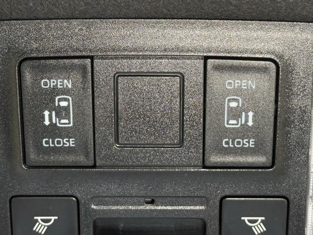 ヴォクシー ハイブリッドＳ－Ｚ　パワーウィンドウ　ＤＶＤ再生機能　インテリキー　横滑防止装置　地デジＴＶ　アクティブクルーズコントロール　１オナ　フルオートエアコン　リアカメラ　エアバッグ　ＡＢＳ　１００Ｖ充電　ナビＴＶ　ＷＡＣ（12枚目）