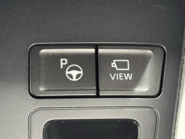 ヴォクシー ハイブリッドＳ－Ｚ　パワーウィンドウ　ＤＶＤ再生機能　インテリキー　横滑防止装置　地デジＴＶ　アクティブクルーズコントロール　１オナ　フルオートエアコン　リアカメラ　エアバッグ　ＡＢＳ　１００Ｖ充電　ナビＴＶ　ＷＡＣ（13枚目）