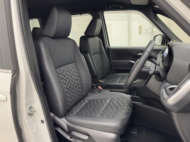 ヴォクシー ハイブリッドＳ－Ｚ　パワーウィンドウ　ＤＶＤ再生機能　インテリキー　横滑防止装置　地デジＴＶ　アクティブクルーズコントロール　１オナ　フルオートエアコン　リアカメラ　エアバッグ　ＡＢＳ　１００Ｖ充電　ナビＴＶ　ＷＡＣ（16枚目）