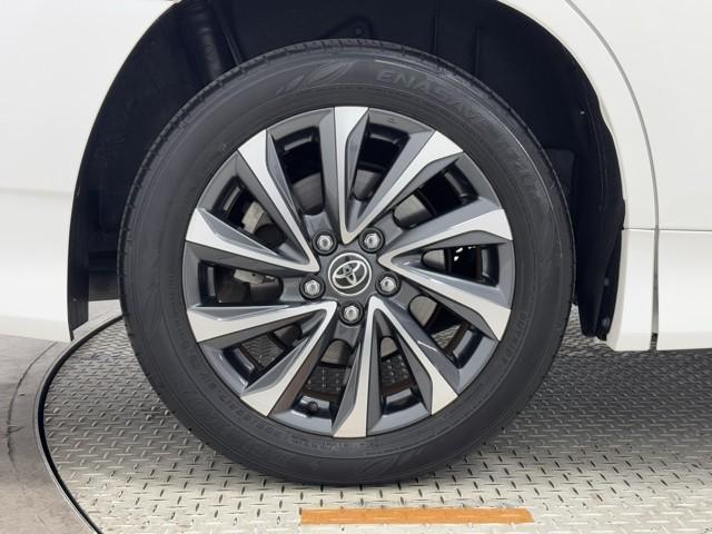 ヴォクシー ハイブリッドＳ－Ｚ　パワーウィンドウ　ＤＶＤ再生機能　インテリキー　横滑防止装置　地デジＴＶ　アクティブクルーズコントロール　１オナ　フルオートエアコン　リアカメラ　エアバッグ　ＡＢＳ　１００Ｖ充電　ナビＴＶ　ＷＡＣ（18枚目）