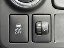 VSC(Vehicle Stability Control)付です。 横滑りを防止する装置です。 万が一の時に作動する、安全のための装置です。