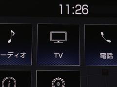 ＴＶが見れるチューナーを装備しています。　新しい車でも付いていないことで、ＴＶが見れない事も多々あるので要チェックです。 7