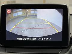 バックモニター付なので後退時に後方が見えるので安心。　車は構造上、死角がたくさんなので万が一を考えると必須ですね。　あくまで補助の為の装備、バックは目視で確認する事が重要ですよ。 6