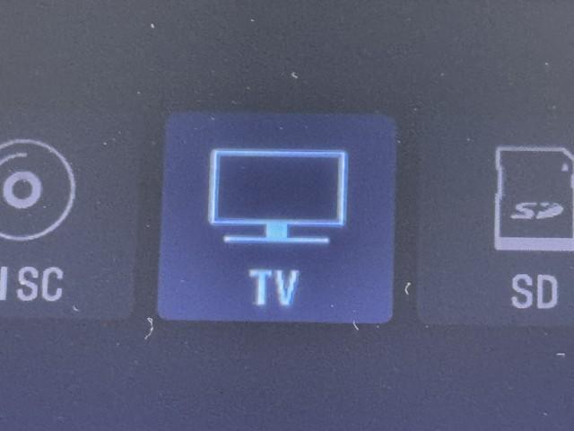 ランドクルーザープラド ＴＺ－Ｇ　１００Ｖ電源　横滑り防止装置　ナビ＆ＴＶ　ＬＥＤライト　オートクルーズコントロール　ミュージックプレイヤー接続可　パワーウィンドウ　電動シート　アルミホイール　３列シート　メモリーナビ　４ＷＤ　ＥＴＣ（8枚目）