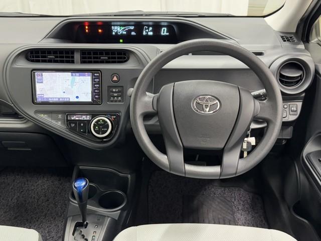 アクア L AC イモビライザー 前席PW ナビTV アイドリングストップ車 VSC メモリーナビゲーション 1セグ ETC車載器 SRS デュアルエアバック キーレスエントリーシステム ドライブレコーダ PS(4枚目)
