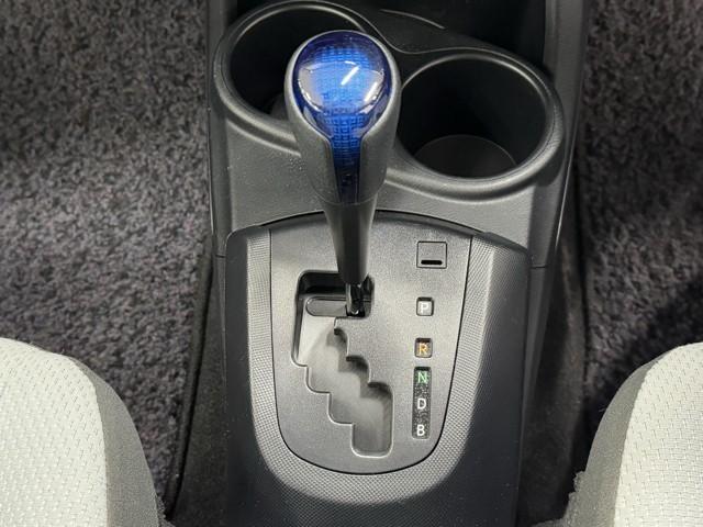 アクア L AC イモビライザー 前席PW ナビTV アイドリングストップ車 VSC メモリーナビゲーション 1セグ ETC車載器 SRS デュアルエアバック キーレスエントリーシステム ドライブレコーダ PS(14枚目)