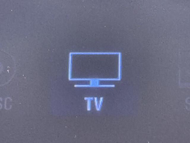 カローラフィールダー ハイブリッド　ＥＸ　衝突軽減　地デジＴＶ　スマートキー＆プッシュスタート　サイドエアバック　ドラレコ　アイドリングストップ　オートエアコン　横滑り防止装置　ナビＴＶ　ＥＴＣ　キーレス　メモリーナビ　記録簿　ＤＶＤ再生（6枚目）