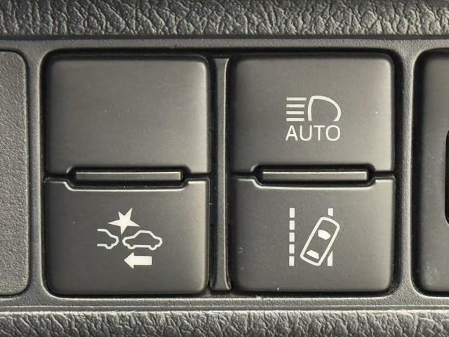 カローラフィールダー ハイブリッド　ＥＸ　衝突軽減　地デジＴＶ　スマートキー＆プッシュスタート　サイドエアバック　ドラレコ　アイドリングストップ　オートエアコン　横滑り防止装置　ナビＴＶ　ＥＴＣ　キーレス　メモリーナビ　記録簿　ＤＶＤ再生（14枚目）