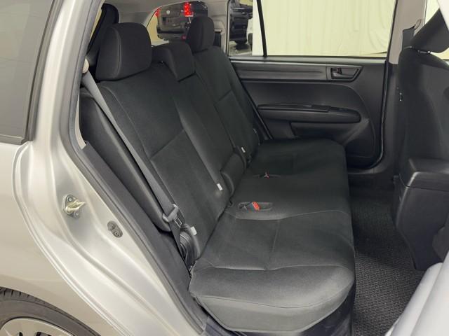 カローラフィールダー ハイブリッド　ＥＸ　衝突軽減　地デジＴＶ　スマートキー＆プッシュスタート　サイドエアバック　ドラレコ　アイドリングストップ　オートエアコン　横滑り防止装置　ナビＴＶ　ＥＴＣ　キーレス　メモリーナビ　記録簿　ＤＶＤ再生（16枚目）