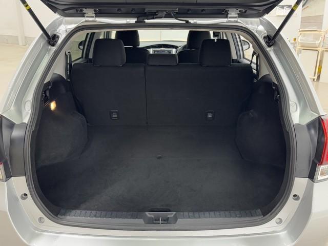 カローラフィールダー ハイブリッド　ＥＸ　衝突軽減　地デジＴＶ　スマートキー＆プッシュスタート　サイドエアバック　ドラレコ　アイドリングストップ　オートエアコン　横滑り防止装置　ナビＴＶ　ＥＴＣ　キーレス　メモリーナビ　記録簿　ＤＶＤ再生（17枚目）