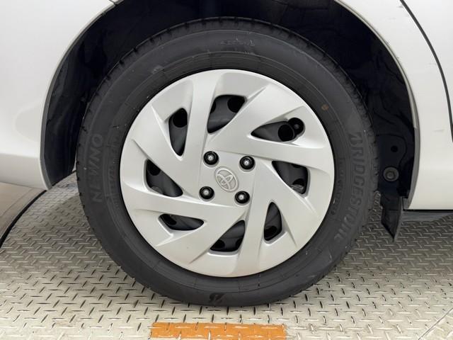 カローラフィールダー ハイブリッド　ＥＸ　衝突軽減　地デジＴＶ　スマートキー＆プッシュスタート　サイドエアバック　ドラレコ　アイドリングストップ　オートエアコン　横滑り防止装置　ナビＴＶ　ＥＴＣ　キーレス　メモリーナビ　記録簿　ＤＶＤ再生（18枚目）