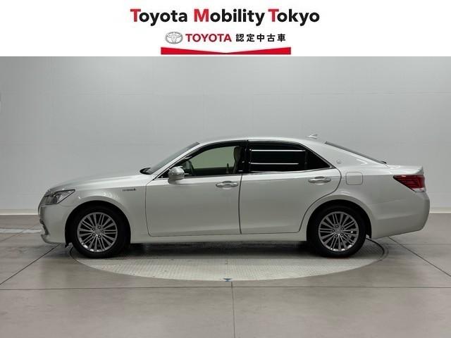 クラウンハイブリッド ロイヤルサルーン 点検記録簿 1オーナー車 フルセグテレビ Bカメラ DVD再生機能 盗難防止システム スマキー オートクルーズコントロール 電動パワーシート ESC ETC付き アイスト アルミホイール エアコン(3枚目)