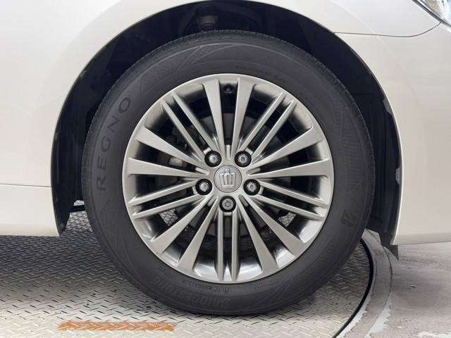 クラウンハイブリッド ロイヤルサルーン 点検記録簿 1オーナー車 フルセグテレビ Bカメラ DVD再生機能 盗難防止システム スマキー オートクルーズコントロール 電動パワーシート ESC ETC付き アイスト アルミホイール エアコン(18枚目)