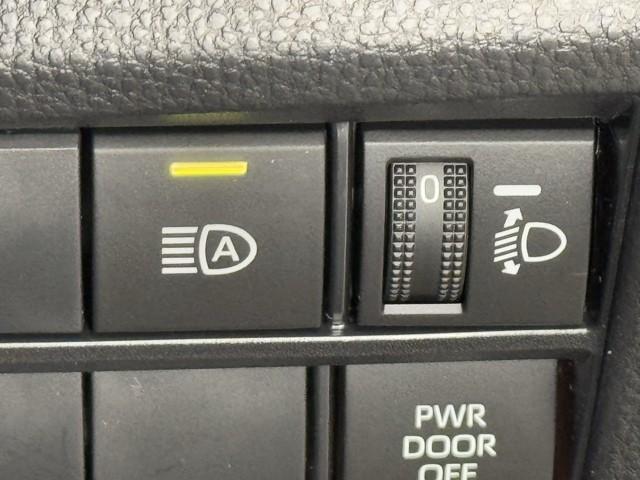 ヴォクシー S-Z DVD再生機能 スマートキープッシュスタート 両側電動パワースライドドア パワーウインドウ ETC車載器 LEDライト デュアルエアコン アルミホイール 盗難防止装置 記録簿 横滑り防止機能 ナビTV(10枚目)