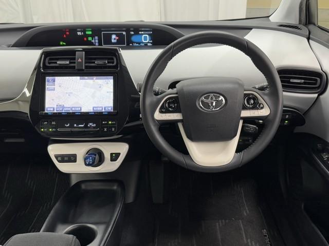 プリウス Ｓセーフティプラス　衝突回避システム　Ｂモニター　ドラレコ付き　定期点検記録簿　ＬＥＤライト　クルコン　ＥＴＣ装備　スマートＫＥＹ　ナビＴＶ　イモビライザー　横滑り防止機能　ＰＷ　カーテンエアバッグ　キーレスエントリー（7枚目）