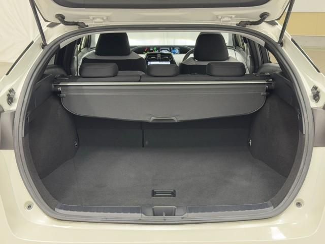 プリウス Ｓセーフティプラス　衝突回避システム　Ｂモニター　ドラレコ付き　定期点検記録簿　ＬＥＤライト　クルコン　ＥＴＣ装備　スマートＫＥＹ　ナビＴＶ　イモビライザー　横滑り防止機能　ＰＷ　カーテンエアバッグ　キーレスエントリー（20枚目）