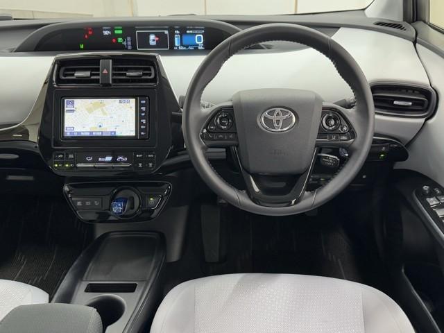 プリウス S 取説記録簿 DVD再生機能 アイスト ESC スマートキ- 地デジ メモリーナビゲーション LEDヘッドライト ETC車載器 フルオートエアコン クルーズコントロール エアバッグ イモビ PS AW(4枚目)