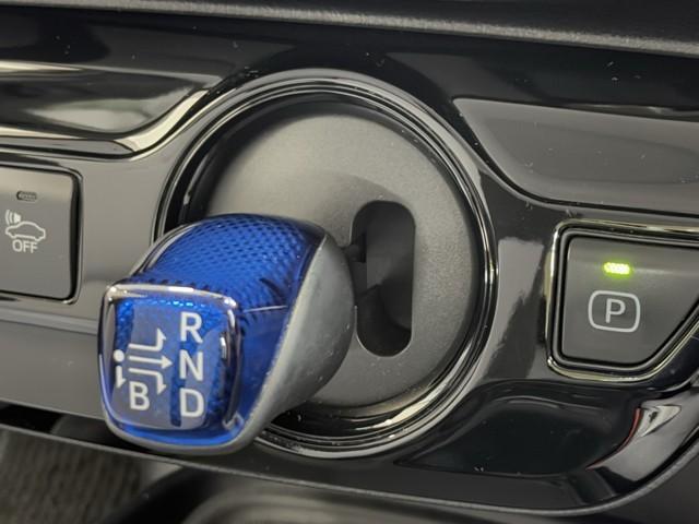 プリウス S 取説記録簿 DVD再生機能 アイスト ESC スマートキ- 地デジ メモリーナビゲーション LEDヘッドライト ETC車載器 フルオートエアコン クルーズコントロール エアバッグ イモビ PS AW(12枚目)