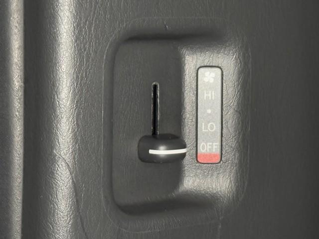 ハイエースバン ロングスーパーＧＬ　ダブルエアコン　助手席エアバッグ　運転席エアバッグ　ドラレコ　イモビライザー　オートエアコン　フルセグテレビ　フルタイム４ＷＤ　メモリナビ　寒冷地仕様車　パワーステアリング　スマ－トキー　ＥＴＣ車載器（9枚目）