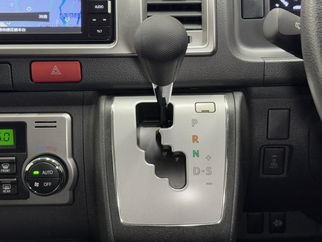 ハイエースバン ロングスーパーＧＬ　ダブルエアコン　助手席エアバッグ　運転席エアバッグ　ドラレコ　イモビライザー　オートエアコン　フルセグテレビ　フルタイム４ＷＤ　メモリナビ　寒冷地仕様車　パワーステアリング　スマ－トキー　ＥＴＣ車載器（13枚目）