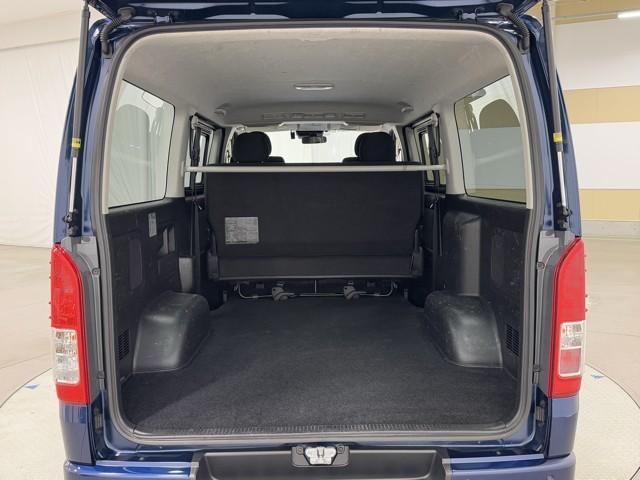 ハイエースバン ロングスーパーＧＬ　ダブルエアコン　助手席エアバッグ　運転席エアバッグ　ドラレコ　イモビライザー　オートエアコン　フルセグテレビ　フルタイム４ＷＤ　メモリナビ　寒冷地仕様車　パワーステアリング　スマ－トキー　ＥＴＣ車載器（17枚目）
