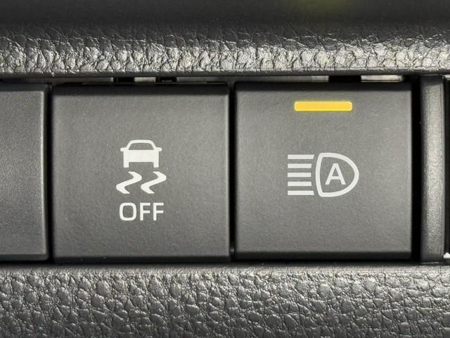 ハリアー Ｇ　衝突回避ブレーキ　ＡＵＸ接続　セキュリティーアラーム　ＡＡＣ　バックモニタ－　記録簿有　横滑防止装置　ＬＥＤランプ　スマキー　キーフリー　ＡＷ　ＥＴＣ車載器　ＰＳ　パワーウインドウ　パワ－シ－ト　ＴＶ（12枚目）