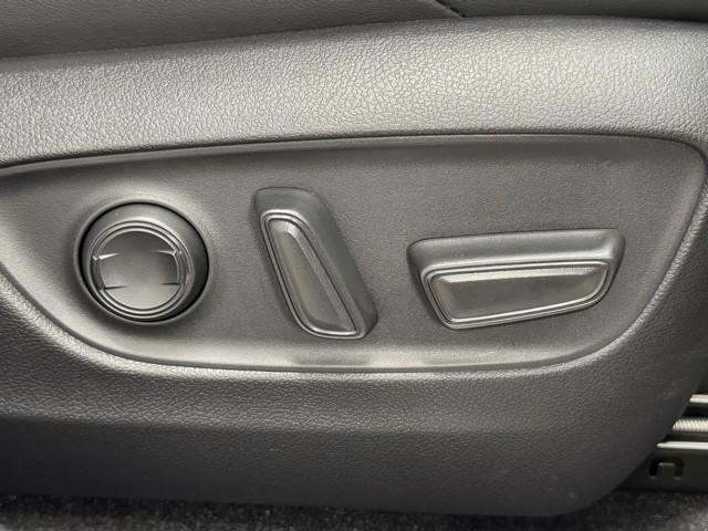 ハリアー Ｇ　衝突回避ブレーキ　ＡＵＸ接続　セキュリティーアラーム　ＡＡＣ　バックモニタ－　記録簿有　横滑防止装置　ＬＥＤランプ　スマキー　キーフリー　ＡＷ　ＥＴＣ車載器　ＰＳ　パワーウインドウ　パワ－シ－ト　ＴＶ（14枚目）