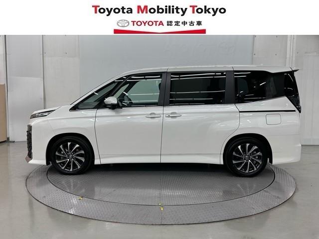 ヴォクシー ハイブリッドＳ－Ｚ　パワーウィンドウ　ＤＶＤ再生機能　インテリキー　横滑防止装置　地デジＴＶ　アクティブクルーズコントロール　フルオートエアコン　リアカメラ　エアバッグ　ＡＢＳ　１００Ｖ充電　ナビＴＶ　ＷＡＣ　キーレス（3枚目）