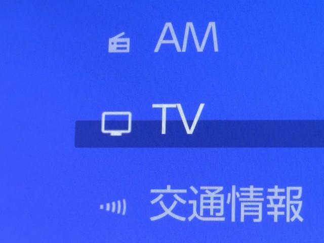 ヴォクシー ハイブリッドＳ－Ｚ　パワーウィンドウ　ＤＶＤ再生機能　インテリキー　横滑防止装置　地デジＴＶ　アクティブクルーズコントロール　フルオートエアコン　リアカメラ　エアバッグ　ＡＢＳ　１００Ｖ充電　ナビＴＶ　ＷＡＣ　キーレス（7枚目）