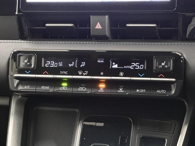 ヴォクシー ハイブリッドＳ－Ｚ　パワーウィンドウ　ＤＶＤ再生機能　インテリキー　横滑防止装置　地デジＴＶ　アクティブクルーズコントロール　フルオートエアコン　リアカメラ　エアバッグ　ＡＢＳ　１００Ｖ充電　ナビＴＶ　ＷＡＣ　キーレス（9枚目）