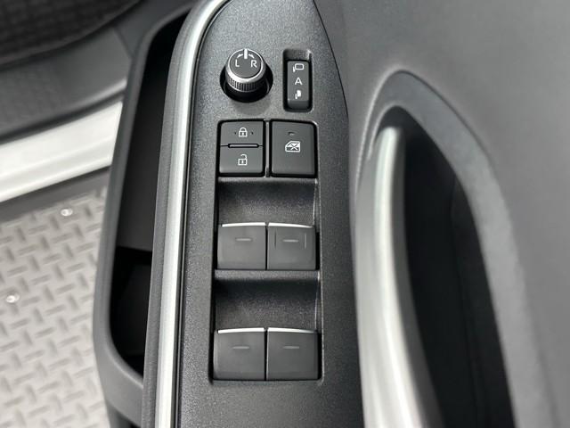 ヴォクシー ハイブリッドＳ－Ｚ　パワーウィンドウ　ＤＶＤ再生機能　インテリキー　横滑防止装置　地デジＴＶ　アクティブクルーズコントロール　フルオートエアコン　リアカメラ　エアバッグ　ＡＢＳ　１００Ｖ充電　ナビＴＶ　ＷＡＣ　キーレス（16枚目）