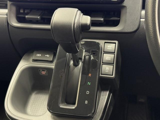 シエンタ ハイブリッドＧ　サポカー　地デジテレビ　ドライブレコーダー　メモリナビ　クルーズコントロール　Ｗ電動ドア　ＬＥＤ　ＶＳＣ　ＥＴＣ　キーフリー　ミュージックプレイヤー接続可　３列シート　アイドリングストップ　ＡＢＳ（10枚目）