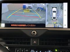 パノラミックビューモニターシステムが付いているので車の上から見た映像が確認できますよ。　一目で車両周辺の情報を確認できますが、直接安全をご確認下さい。 5