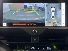 パノラミックビューモニターシステムが付いているので車の上から見た映像が確認できますよ。　一目で車両周辺の情報を確認できますが、直接安全をご確認下さい。 5