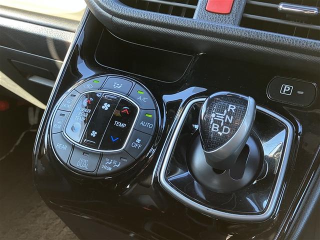 ノア ハイブリッドSi ダブルバイビー 大画面Bluetooth接続SDナビ バックカメラ 両側電動スライドドア LEDヘッドライト シートヒーター クルコン 横滑り防止装置 盗難防止システム Wエアコン デュアルエアバッグ ETC DVD(18枚目)