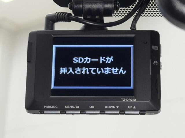 プリウスＰＨＶ Ａプレミアムナビパッケージ　レザーシート　ＡＣ１００Ｖ電源　バックカメラ　ＬＥＤヘッド　クルーズコントロール　ナビＴＶ　１オーナー　ＥＴＣ　ドラレコ　スマートキー　メモリーナビ　アイドリングストップ　アルミホイール　エアバッグ（9枚目）
